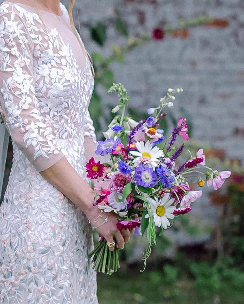 bride and her gorgeous wedding bouquet