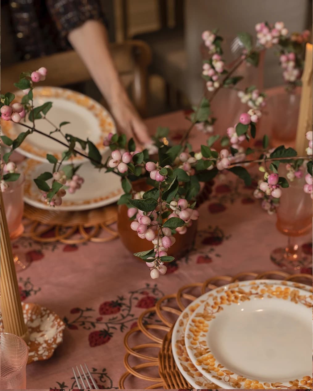 Louise Roe sets a cosy tablescape with autumn flowers in The Wedding Present Company showroom