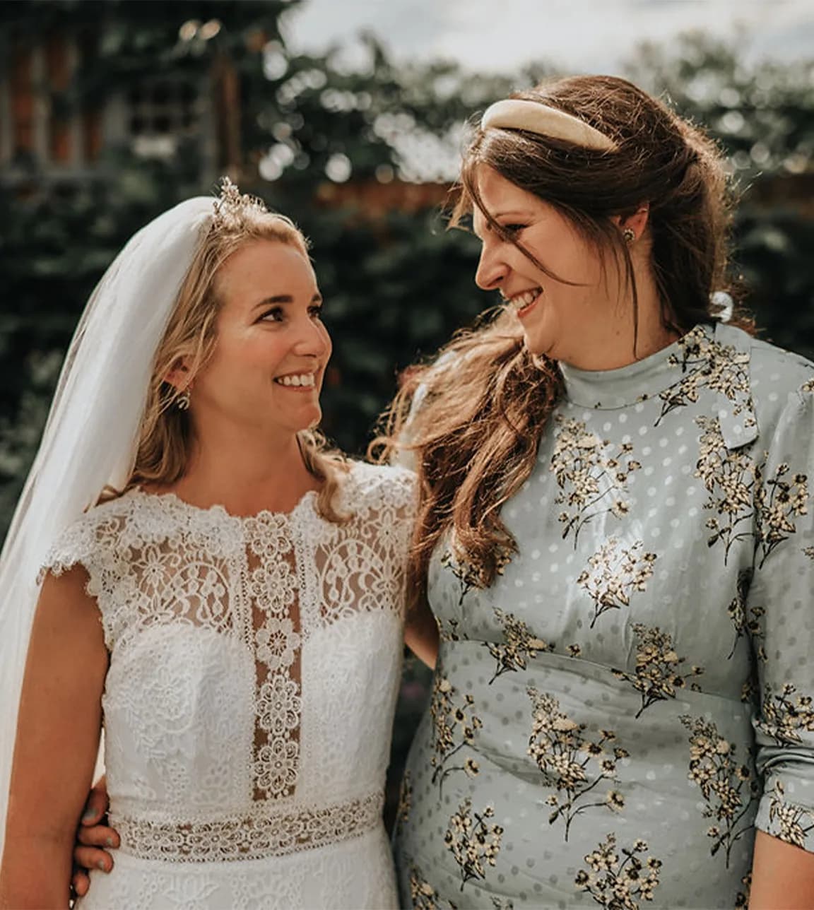 bride and maid of honour best friends