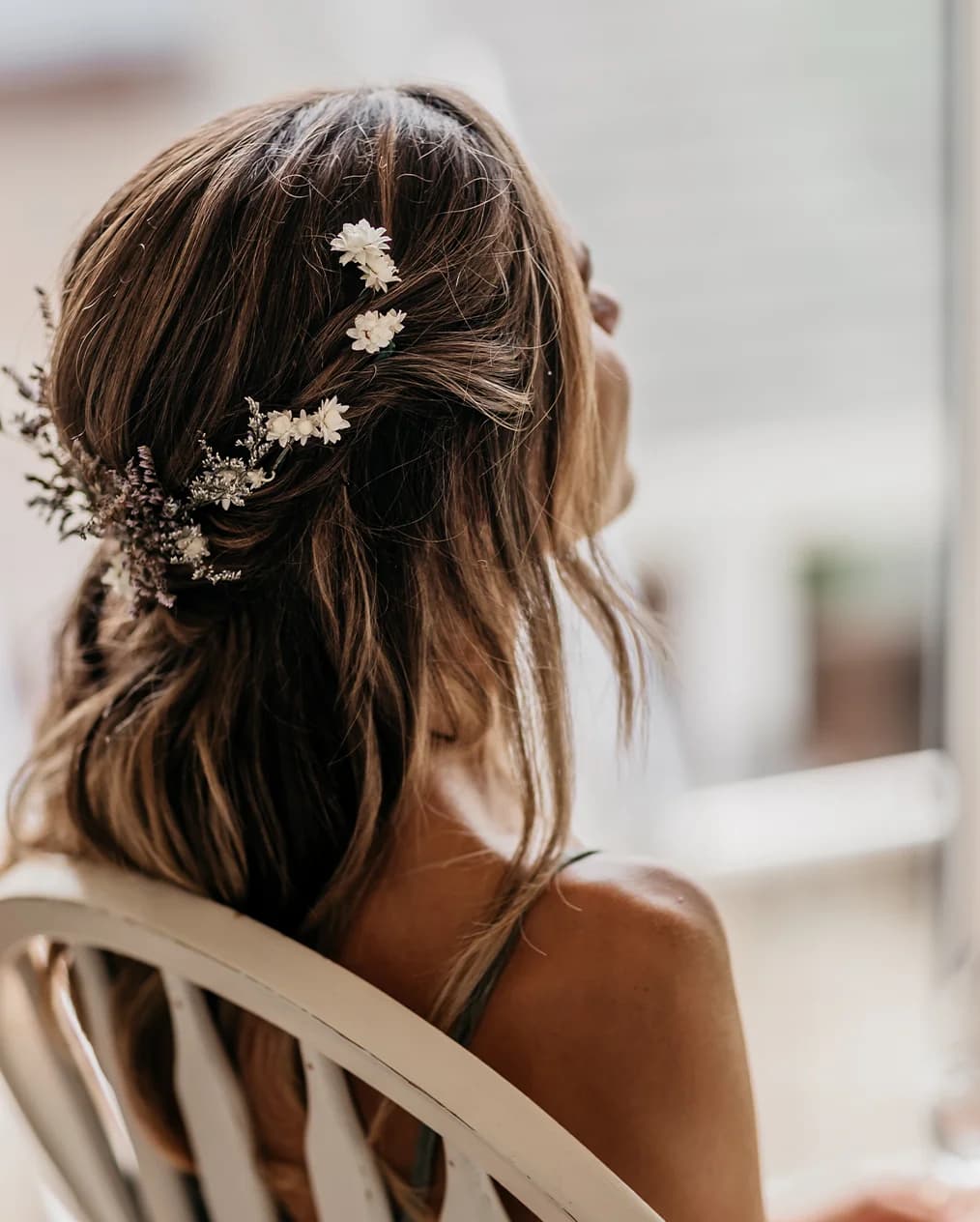 bride and her natural beautiful bridal hairstyle
