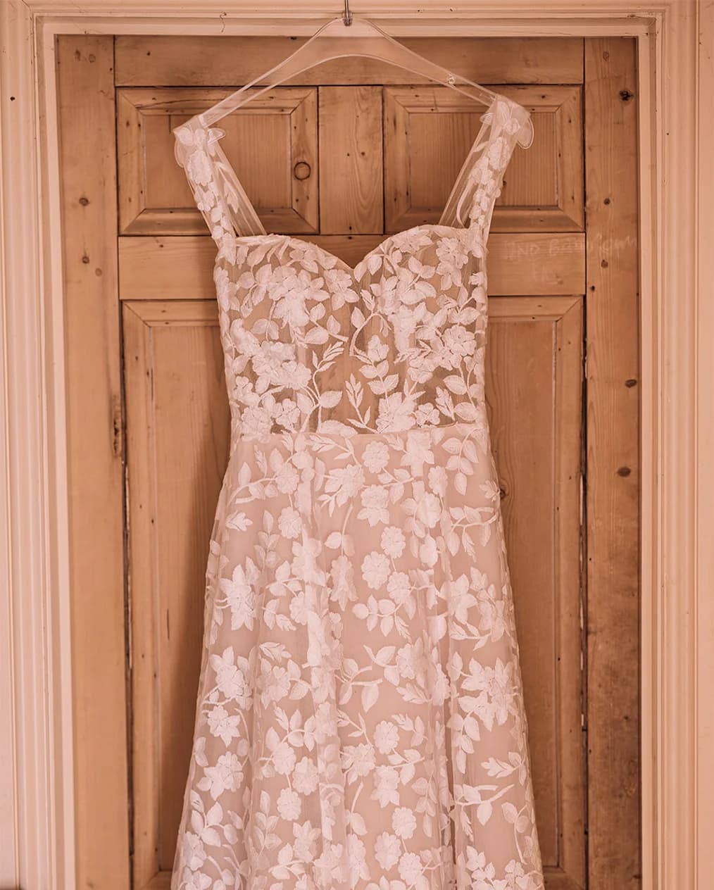 Bride beautiful wedding dress 