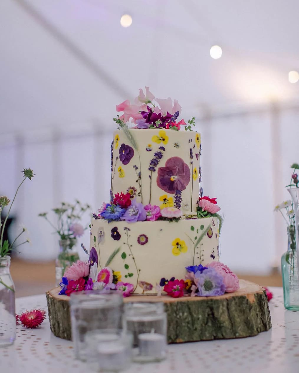 wedding cake wild flowers bride and groom