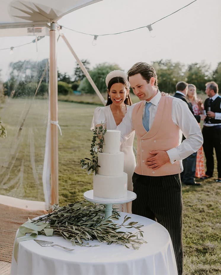 bride and groom cutting their amazing wedding cake