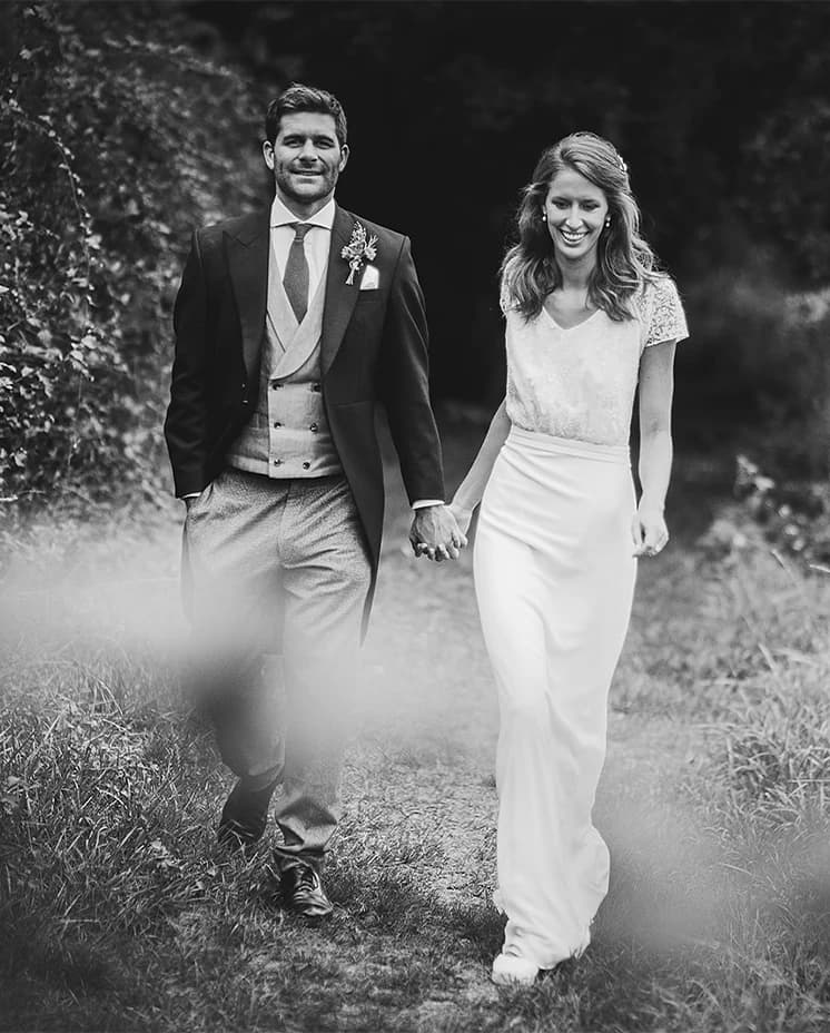 bridal fashion bride and groom kissing special moment