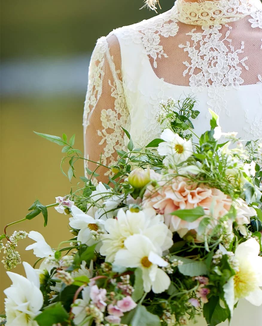 bride with her beautiful flowers wedding bouquet 