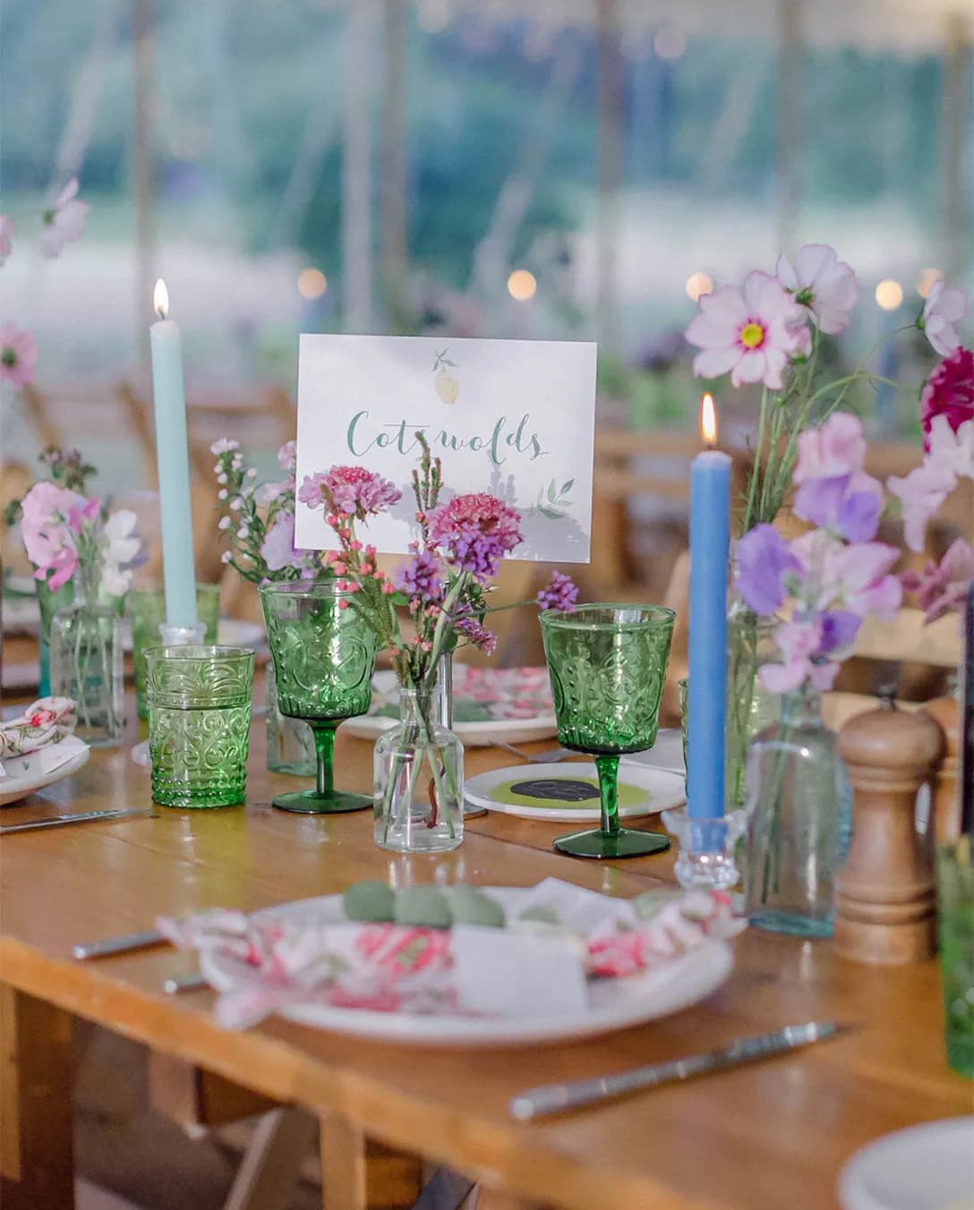 wedding table arrangement flowers