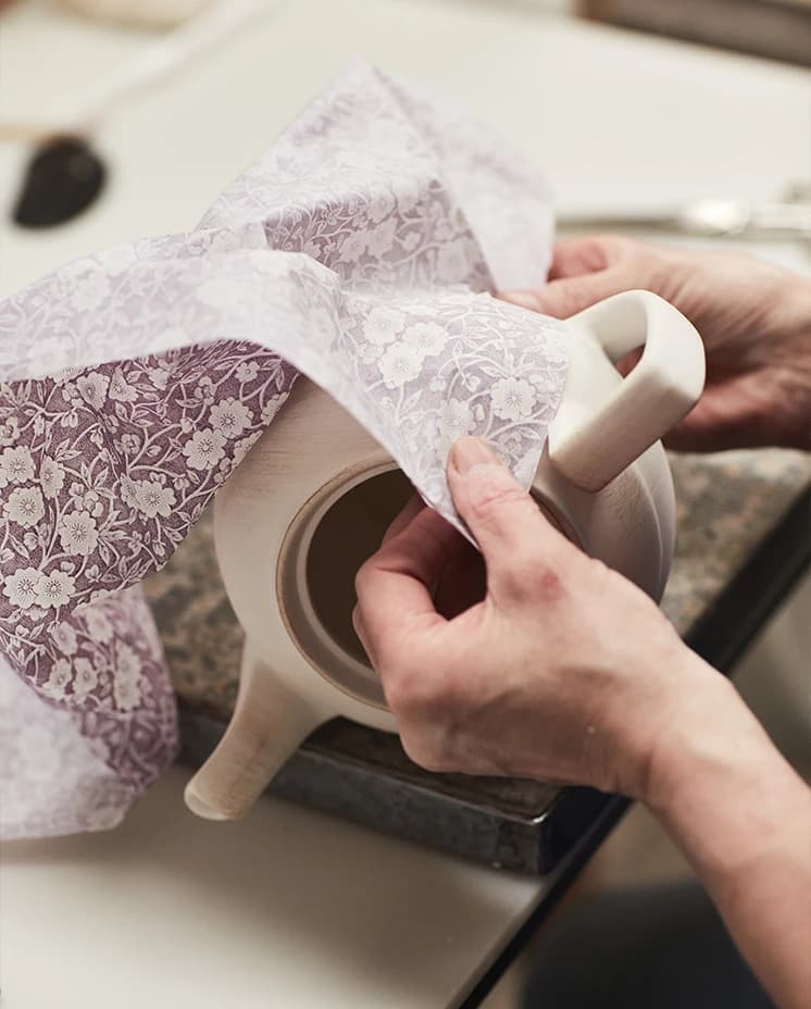 Pottery tissue transfer process in the Burleigh factory