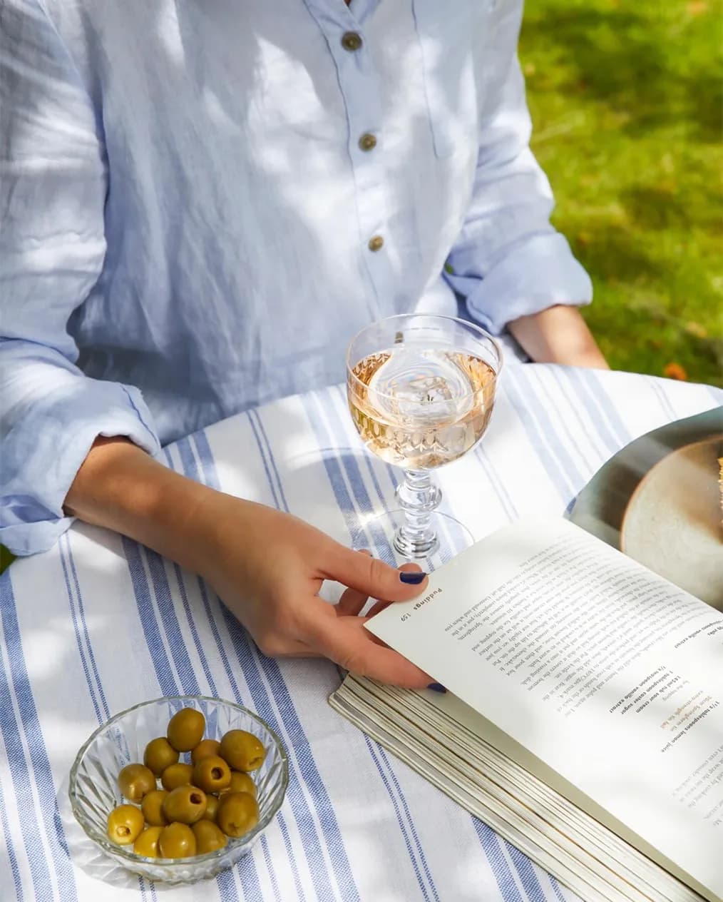 Alfresco dining with stylish crystal white wine glasses.