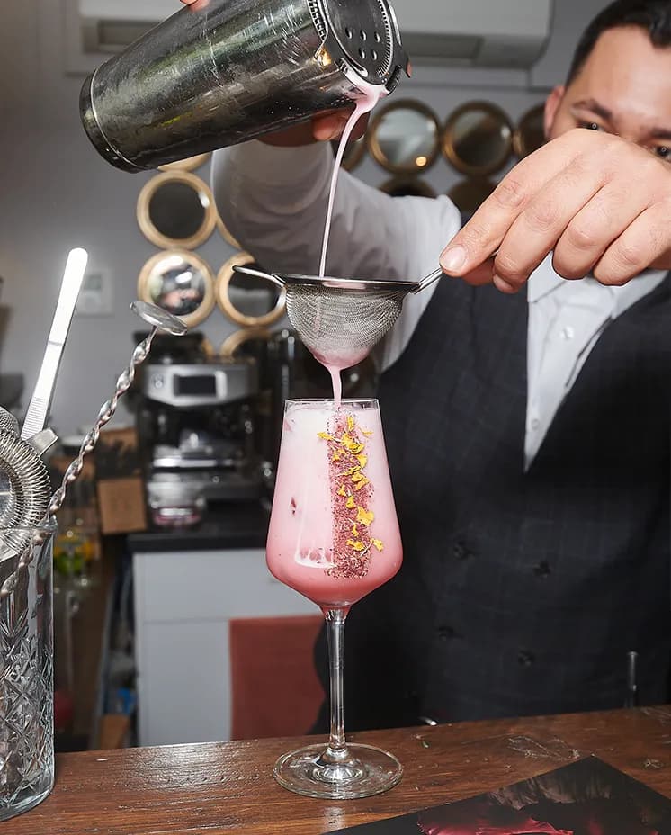 The Drunken Jockeys staff pouring wedding cocktails at The Wedding Present Company showcase
