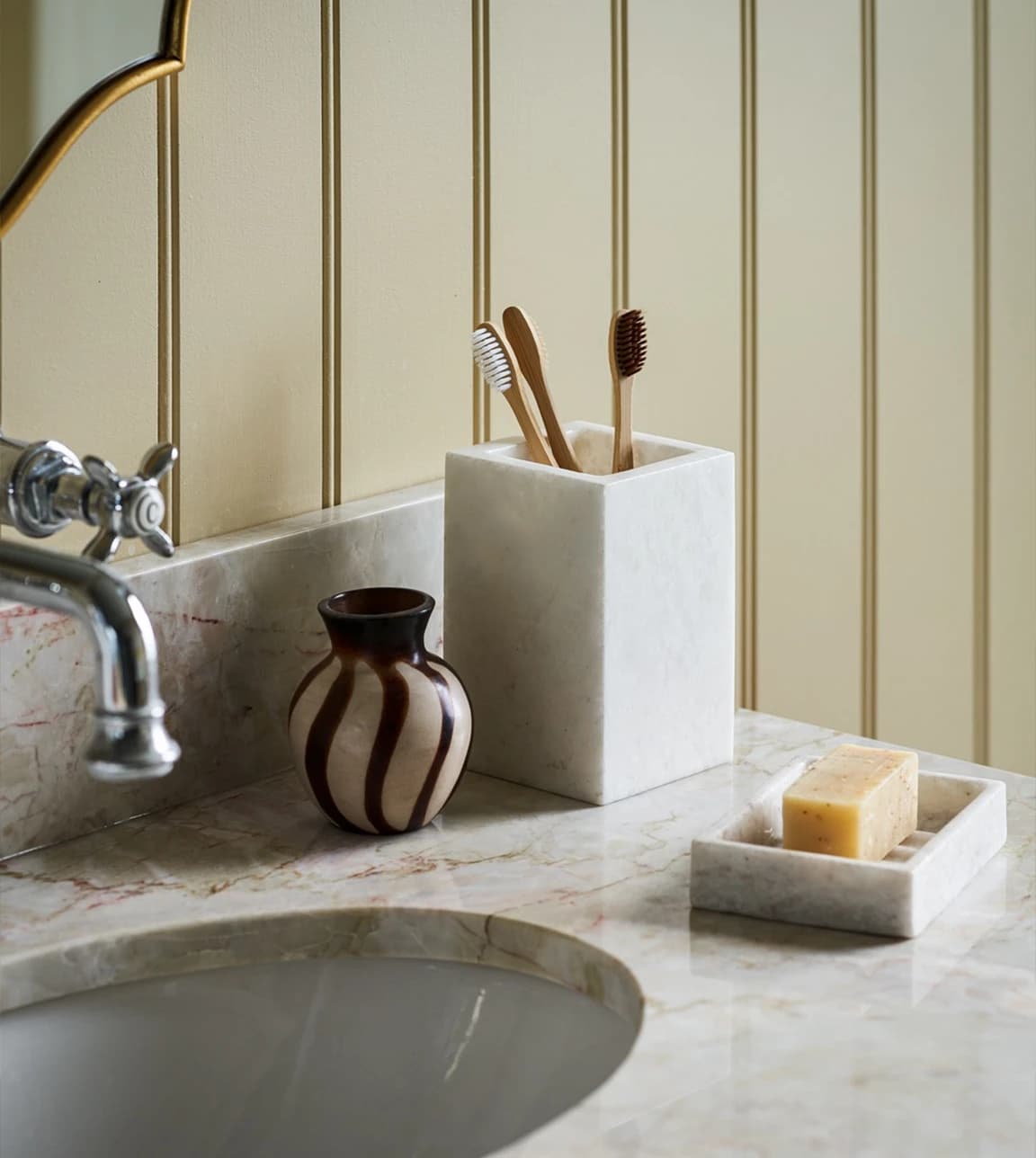Bathroom countertop with marble Kalinko bathroom accessories