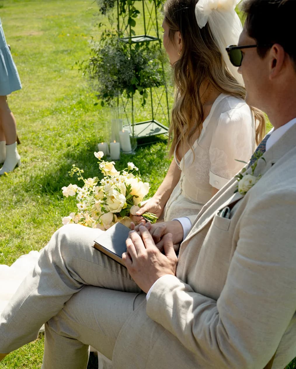 bride and groom wedding flower bouquet stand out moment