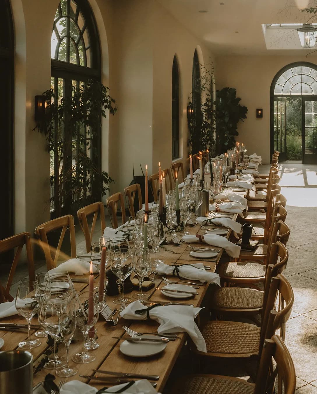 A long table featuring a minimal wedding table décor for autumn wedding