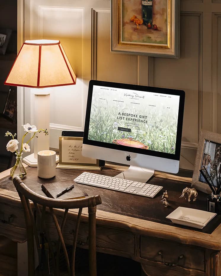 The Wedding List Advisor's computer screen displays The Wedding Present Company homepage.