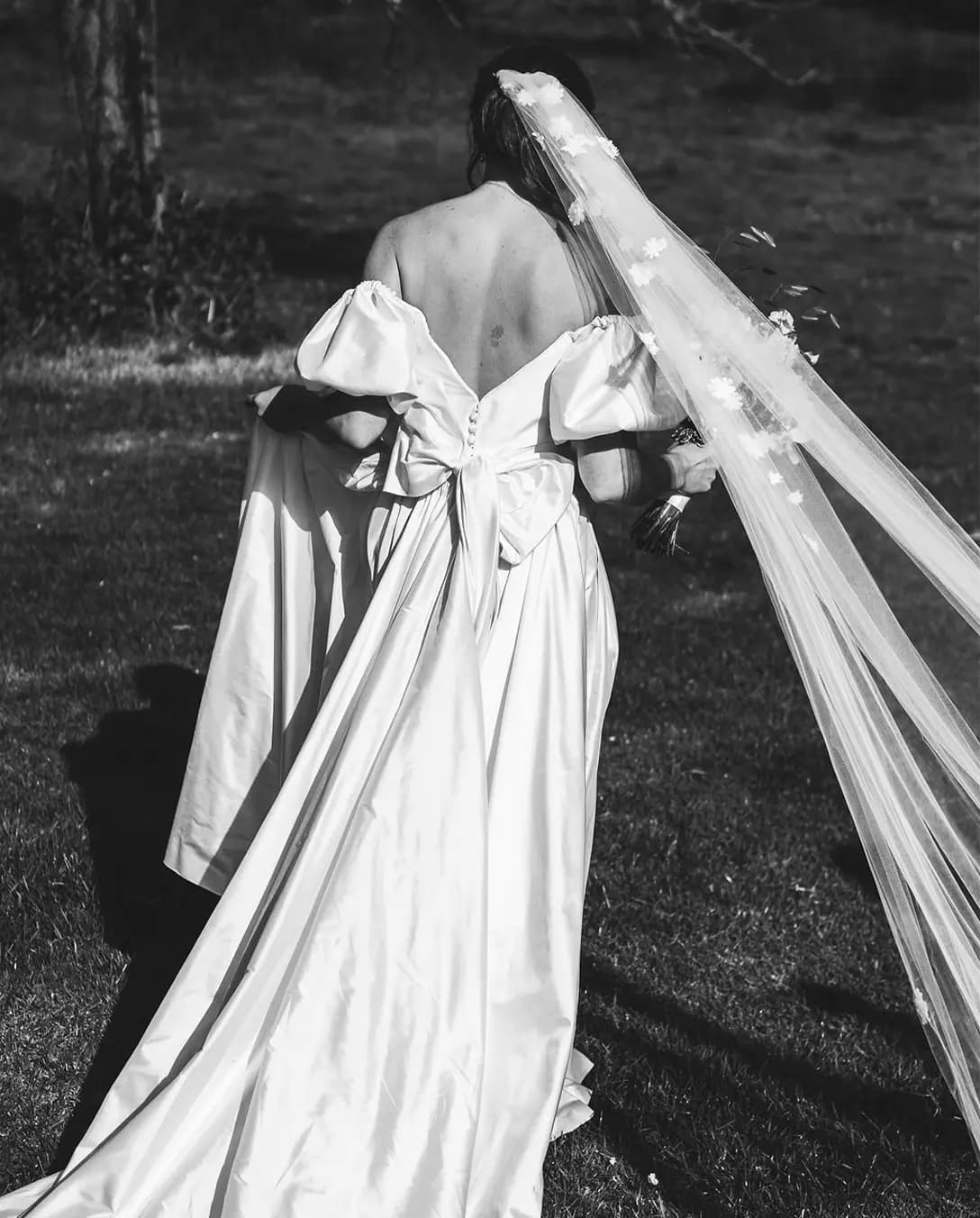 Bridal Fashion bride beautiful vail back