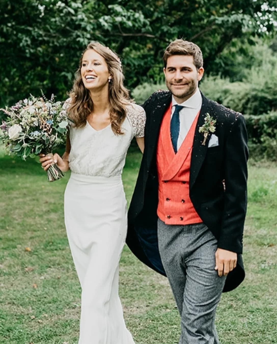 Bride and groom Wiltshire countryside wedding