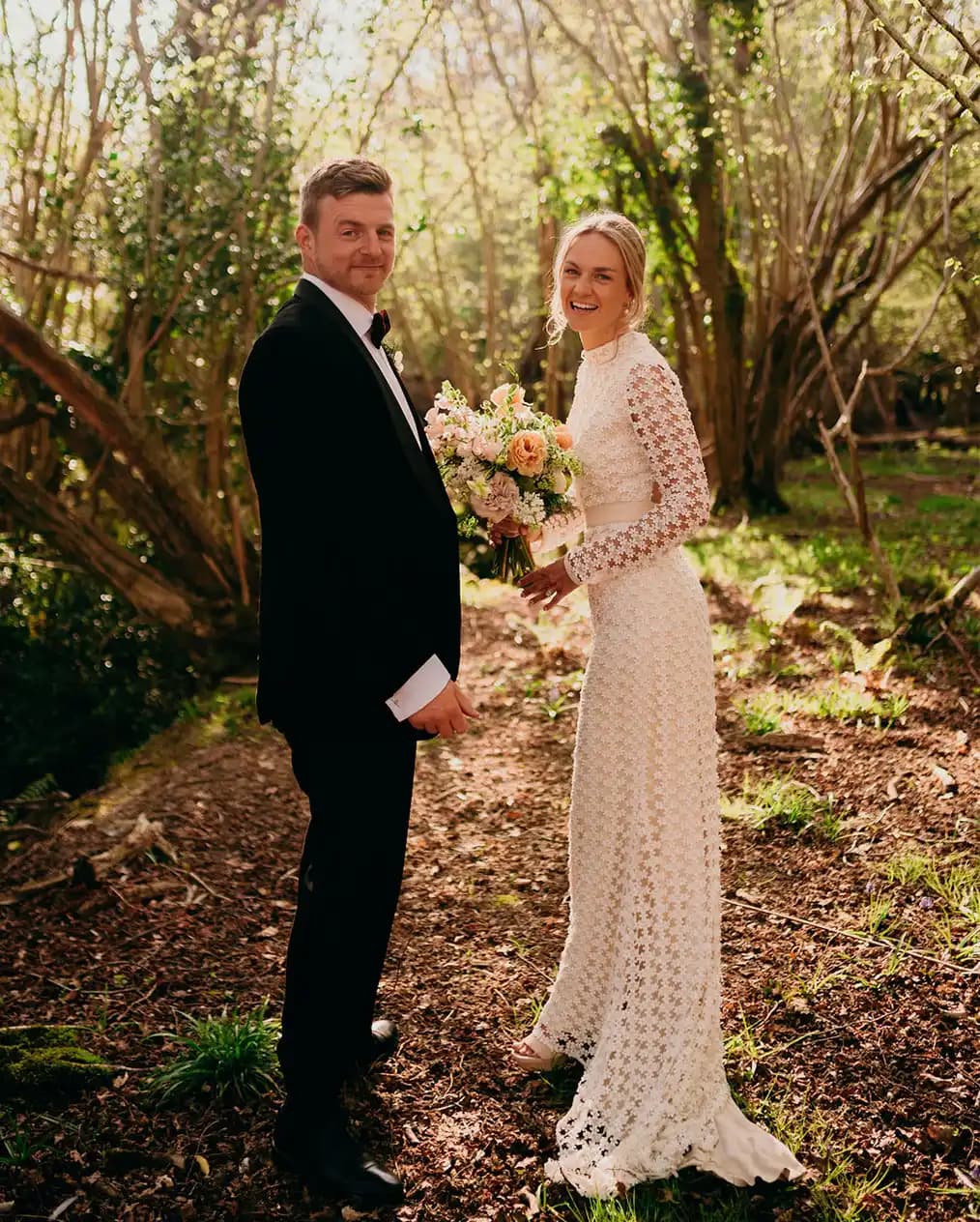 bride and groom wedding flowers english countryside garden
