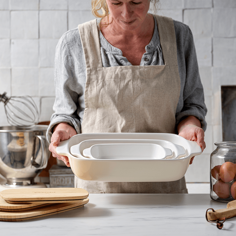 Stoneware Dish with Bamboo Lid, 20cm, Almond Cream