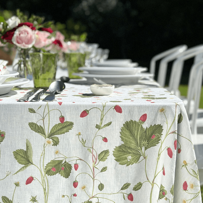 Fraise De Bois Linen Tablecloth, 165 x 300cm, Red