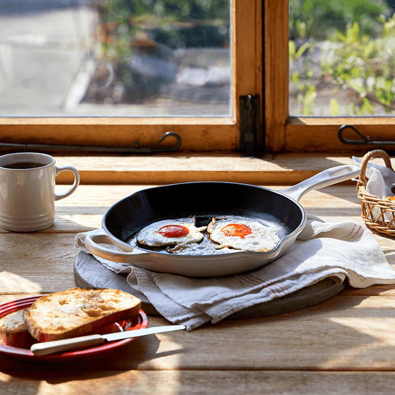 Signature Cast Iron Skillet with Metal Handle, 26cm, Meringue