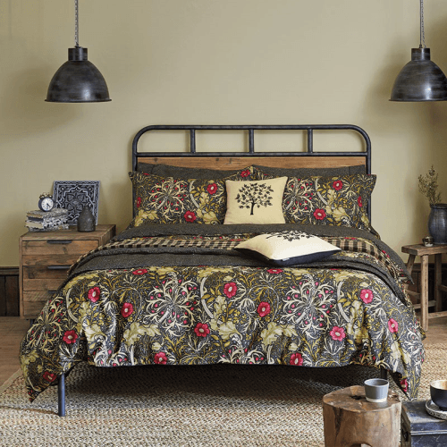 Image showing the Morris Seaweed King size duvet cover, L220 x W230cm, Black product.