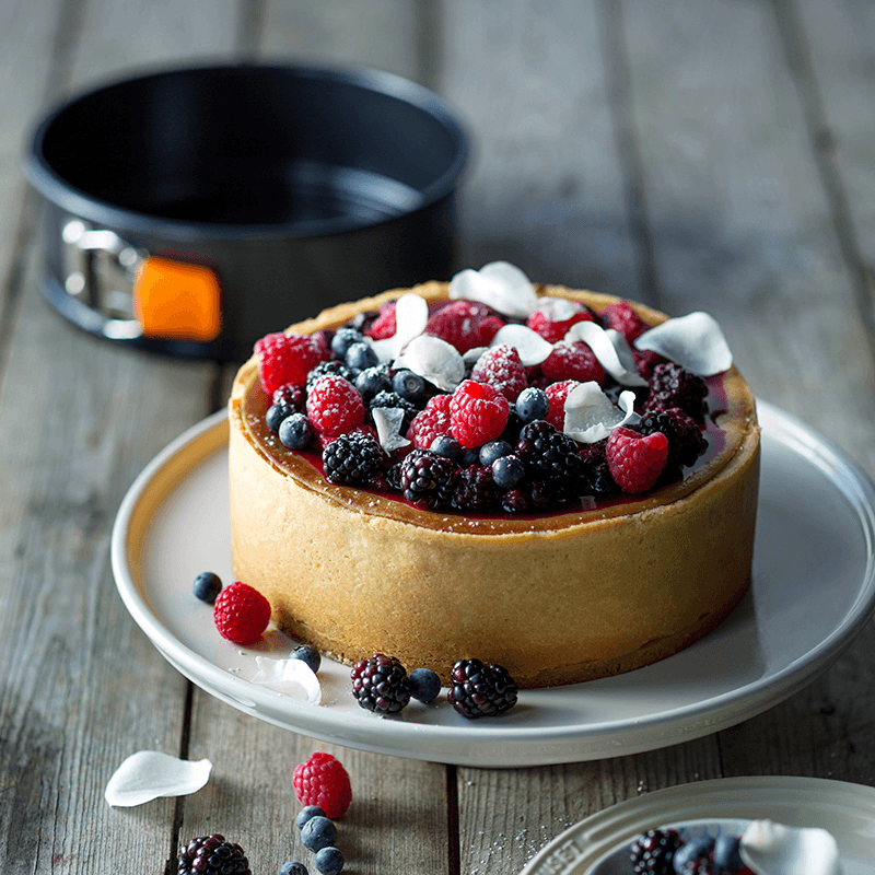 Bakeware Round springform cake tin, 20cm, Black