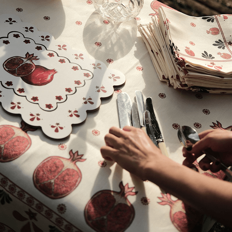 Bell Hutley Tablecloth, 138cm x 260cm, Pomegranate