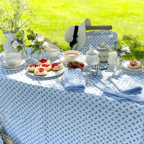Image showing the Ditsy Tablecloth, 150 x 300cm, Pink product.