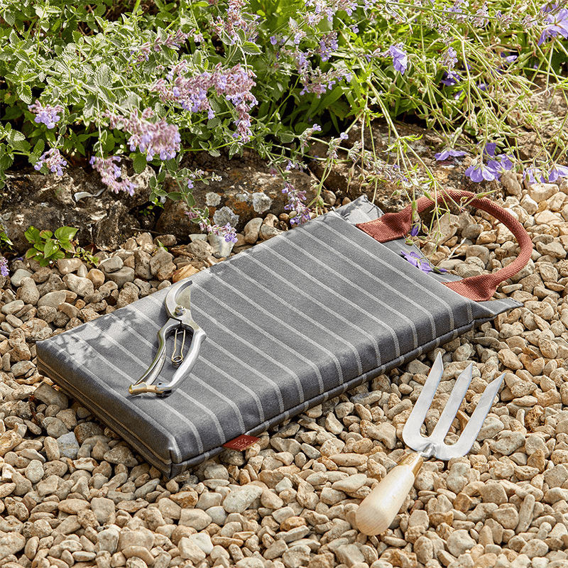 Kneeler, Grey