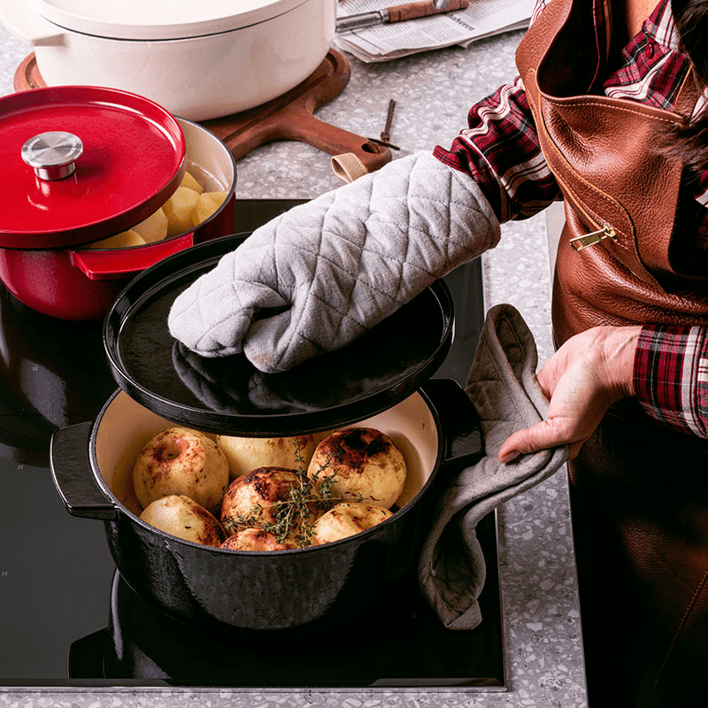 Cast Iron Non-stick Casserole Dish with Lid, 22cm, Onyx