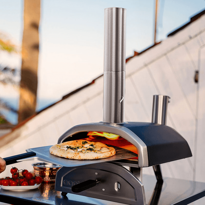 Fyra 12 Wood Pellet Pizza Oven, Black