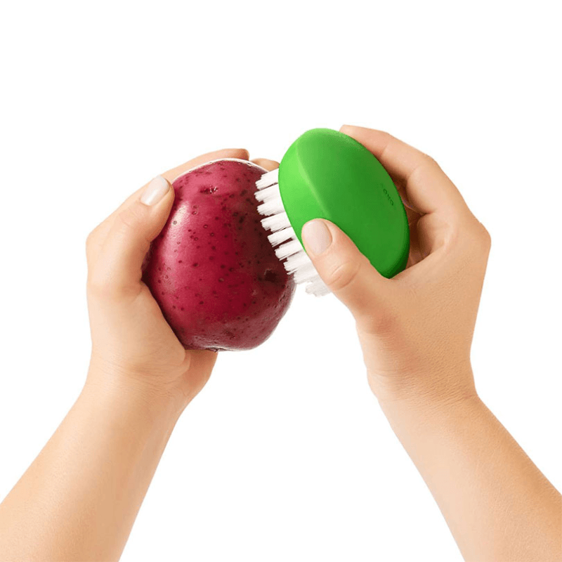 Flexible vegetable brush