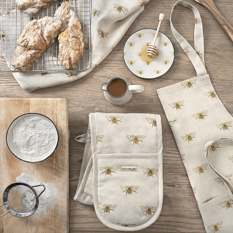 Bees Set of 4 Linen Napkins, Natural, Yellow