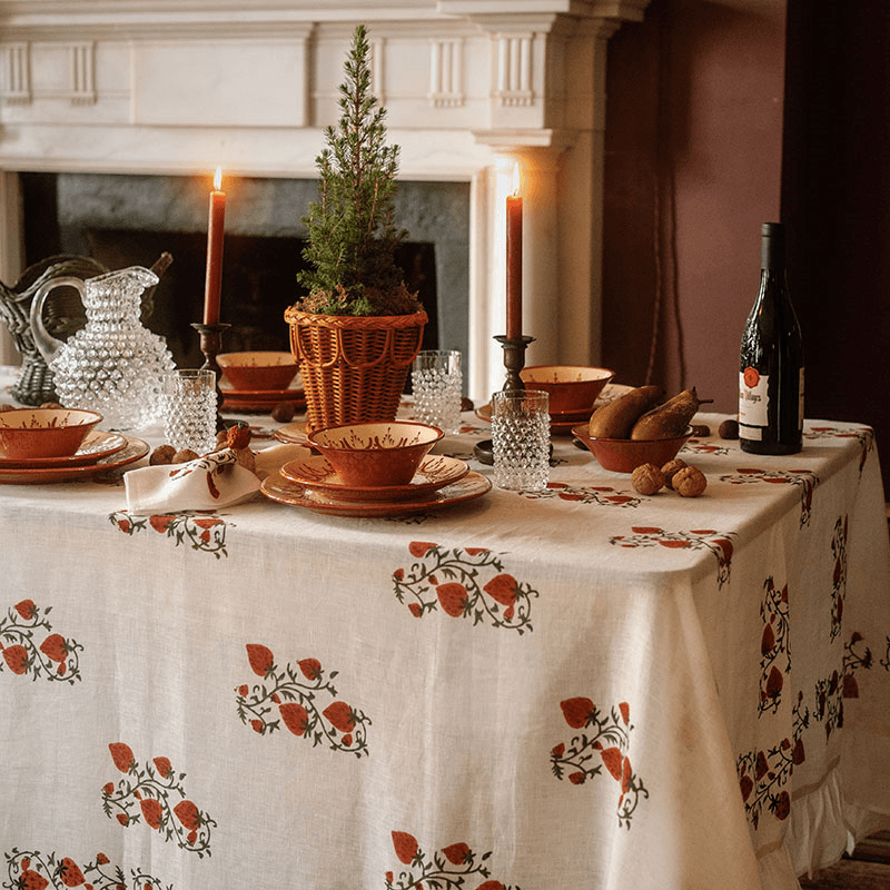 Fraises des Bois Tablecloth, 180 x 270cm, White
