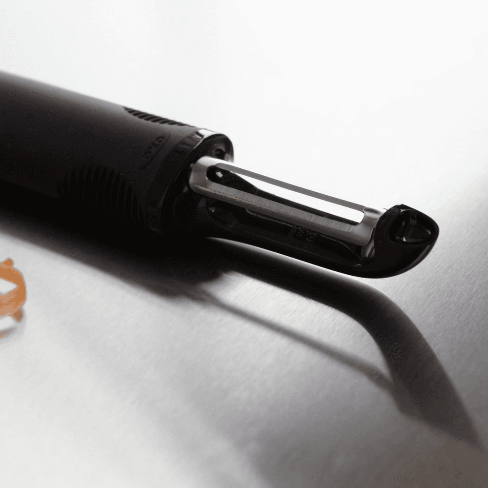 Swivel peeler