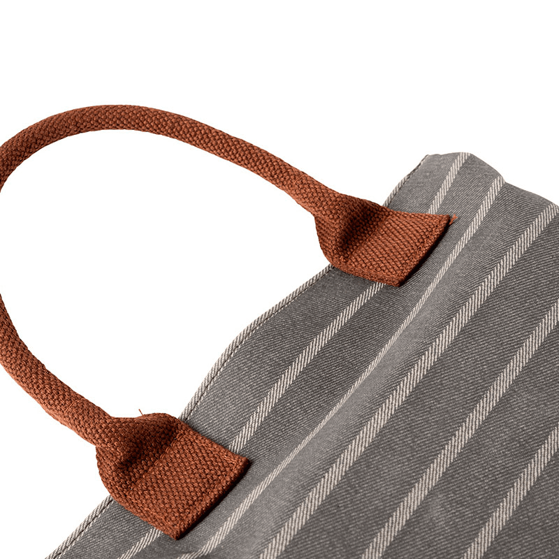 Kneeler, Grey