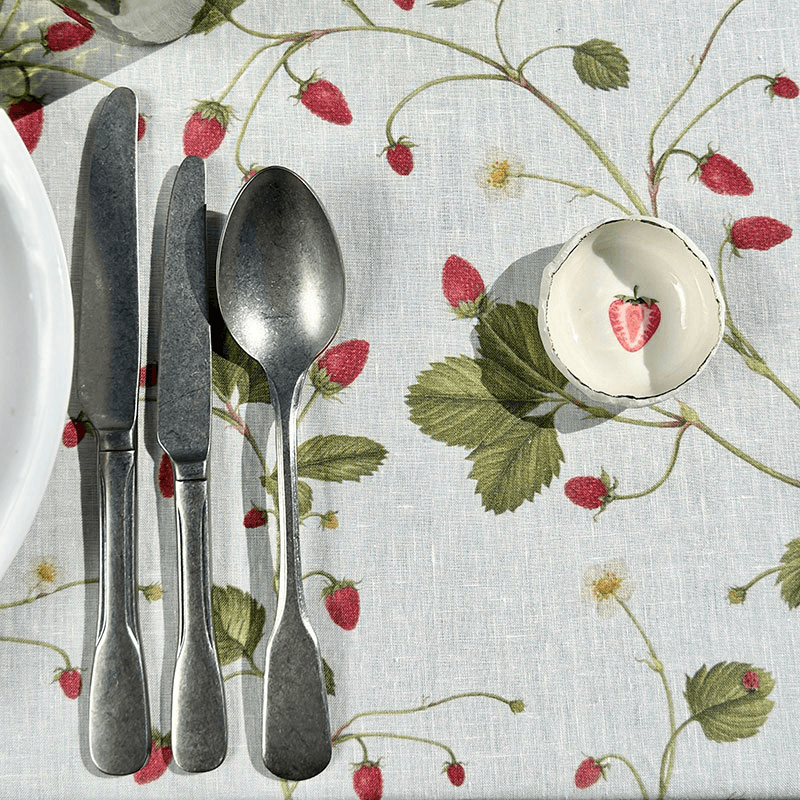Fraise De Bois Linen Tablecloth, 165 x 300cm, Red