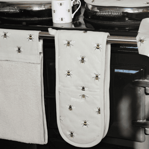 Image showing the Bees Double oven glove, 18 x 84cm product.