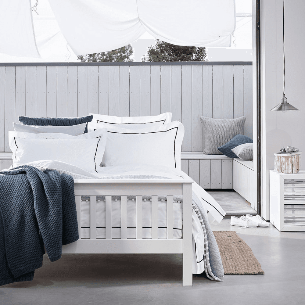 Savoy - 400 Thread Count Egyptian Cotton Super king duvet cover, W260 x L220cm, White/Navy