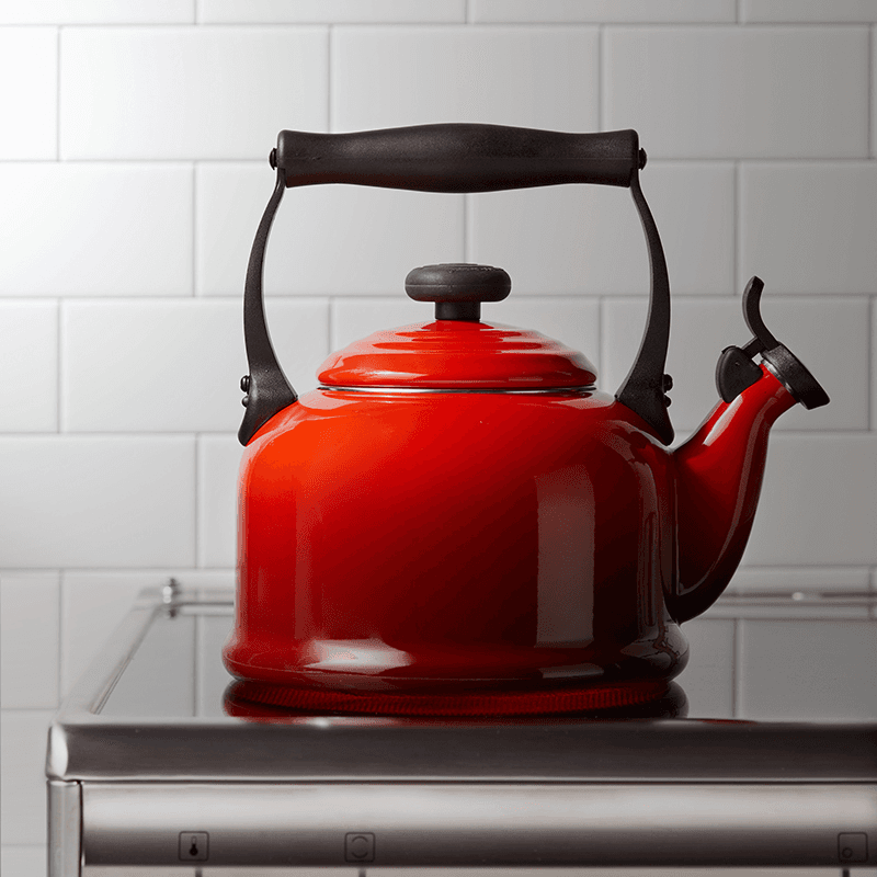 Traditional Kettle, 2.1 litre, cerise