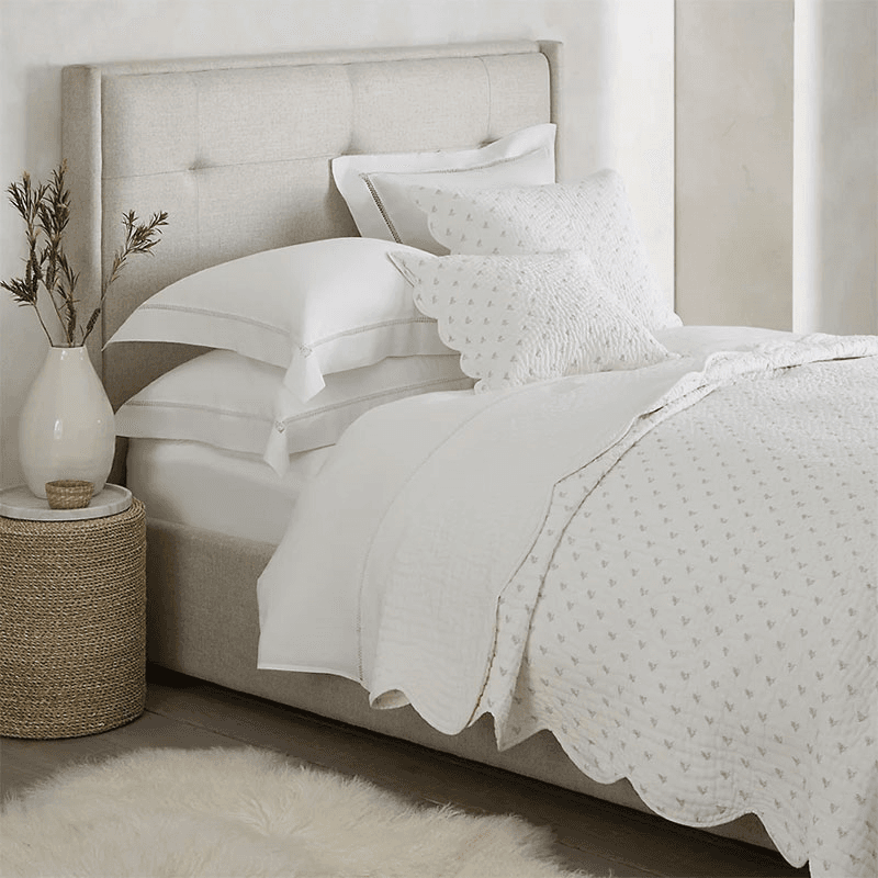 Milfield Print Scallop Edge Double Quilt, White