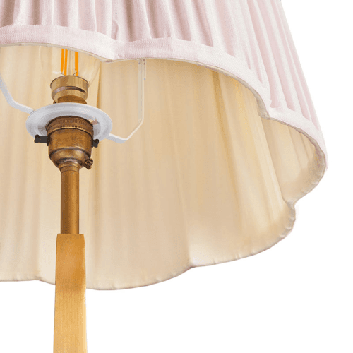 Image showing the scalloped Shade, 35cm, marshmallow linen product.