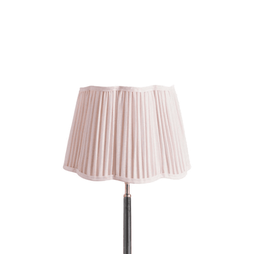 Image showing the scalloped Shade, 35cm, marshmallow linen product.