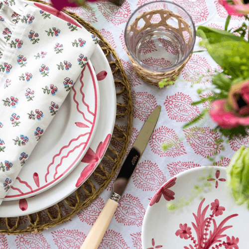 Image showing the Leaf Tablecloth, 150x250cm, Pink product.