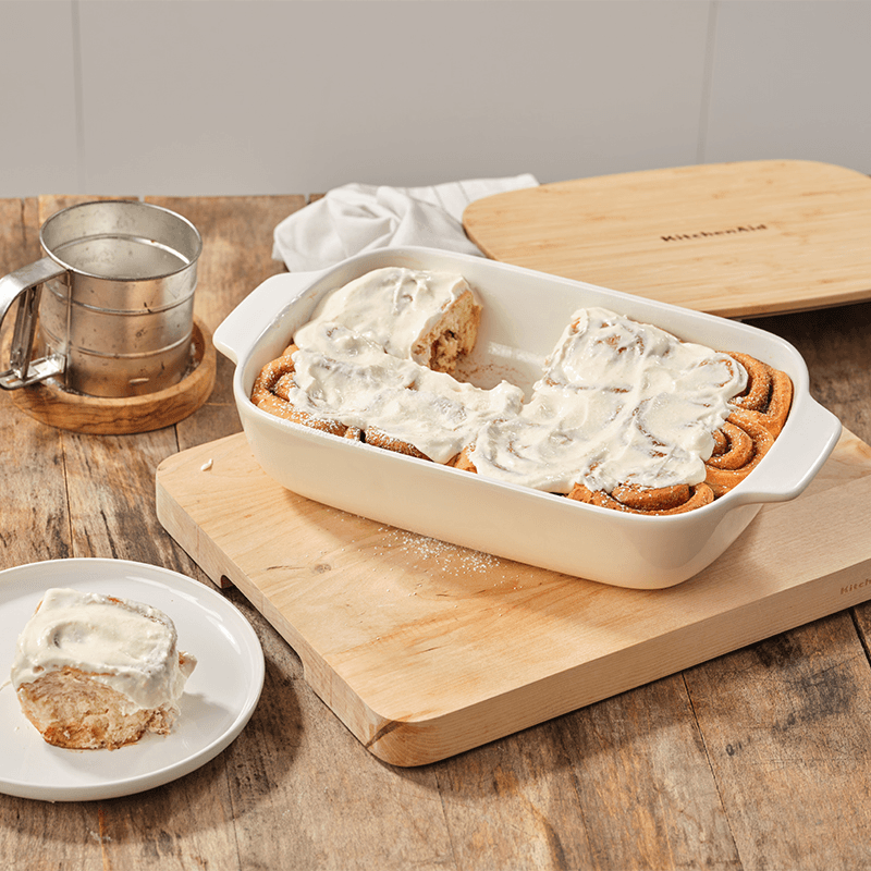 Stoneware Dish with Bamboo Lid, 26cm, Almond Cream