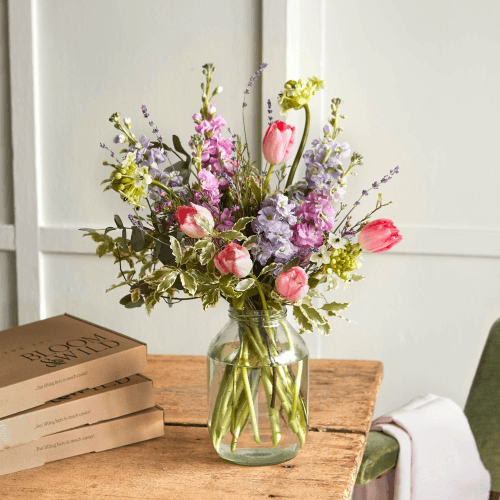 Image showing the Lux Letterbox flower subscription, 6 months product.
