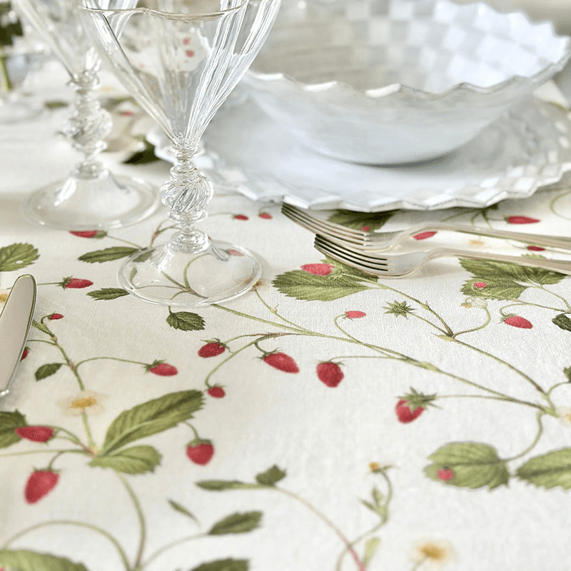 Fraise De Bois Linen Tablecloth, 165 x 300cm, Red
