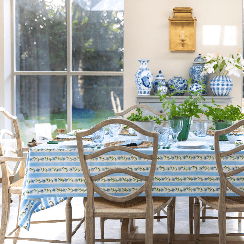 Floral Garland Tablelcoth, 150 x 250cm, Blue