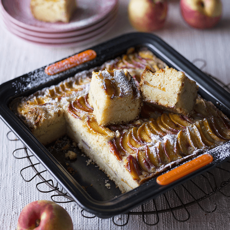 Bakeware Square cake tin, 23 x 4.5cm, Black
