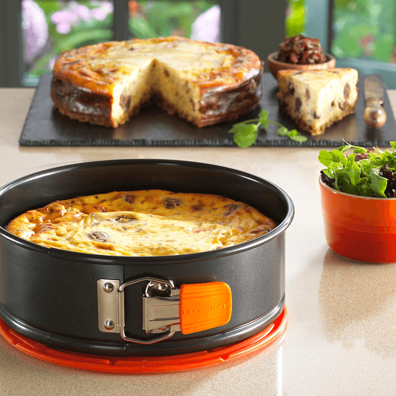 Bakeware Round springform cake tin, 20cm, Black
