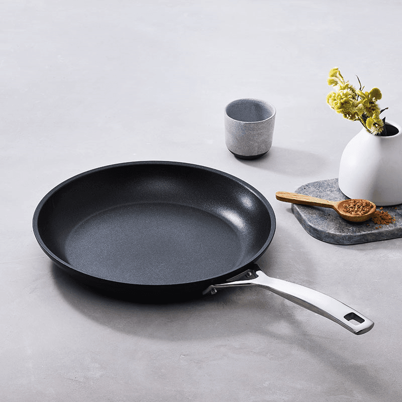 Toughened Non-Stick Shallow frying pan, 30cm